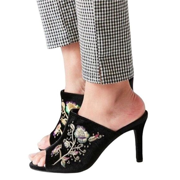 Urban Outfitters Formal Velvet Mules 8 Black Zoe Gold Floral Embroidered 4" Heel - Picture 2 of 13